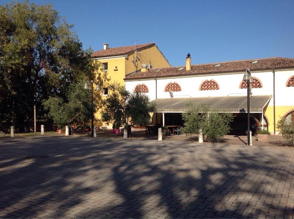 Agriturismo La Rasdora 曼托瓦诺港 外观 照片